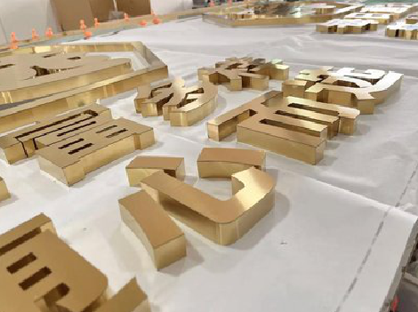 蓝山拉丝不锈钢字的特点。