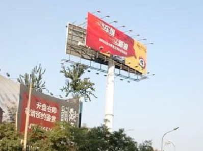 蓝山户外广告怎么做才能让人一眼记住？